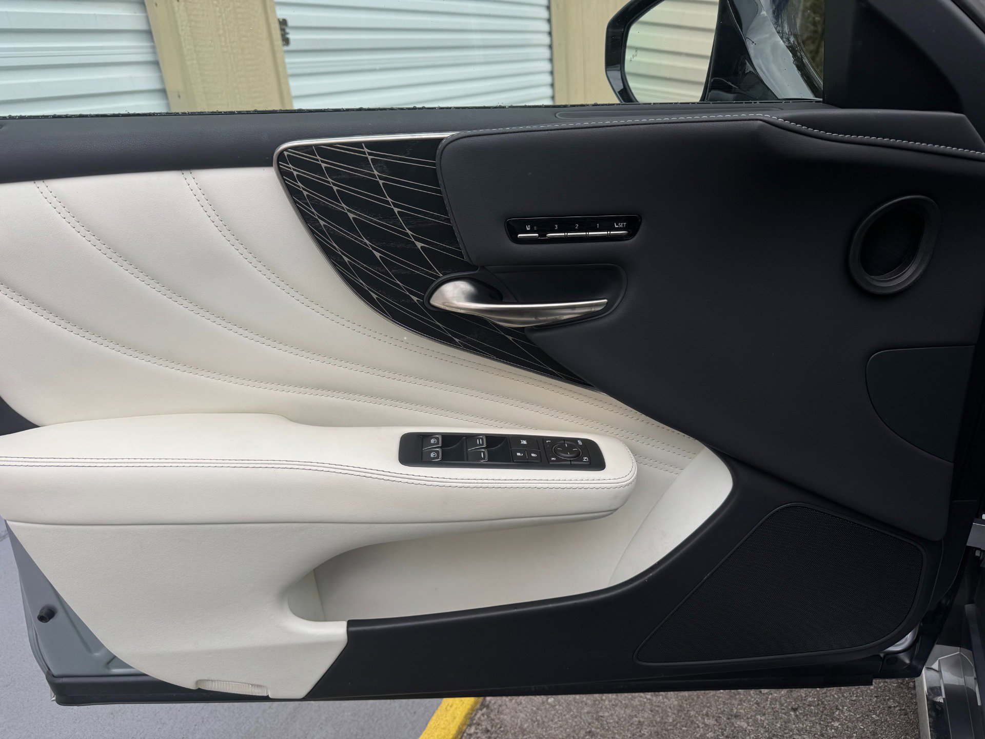 Used 2023 Lexus LS 500h AWD w/ Luxury Package image 91