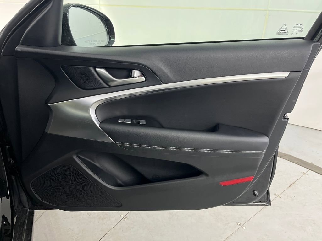 Used 2025 Genesis G70 2.5T image 29