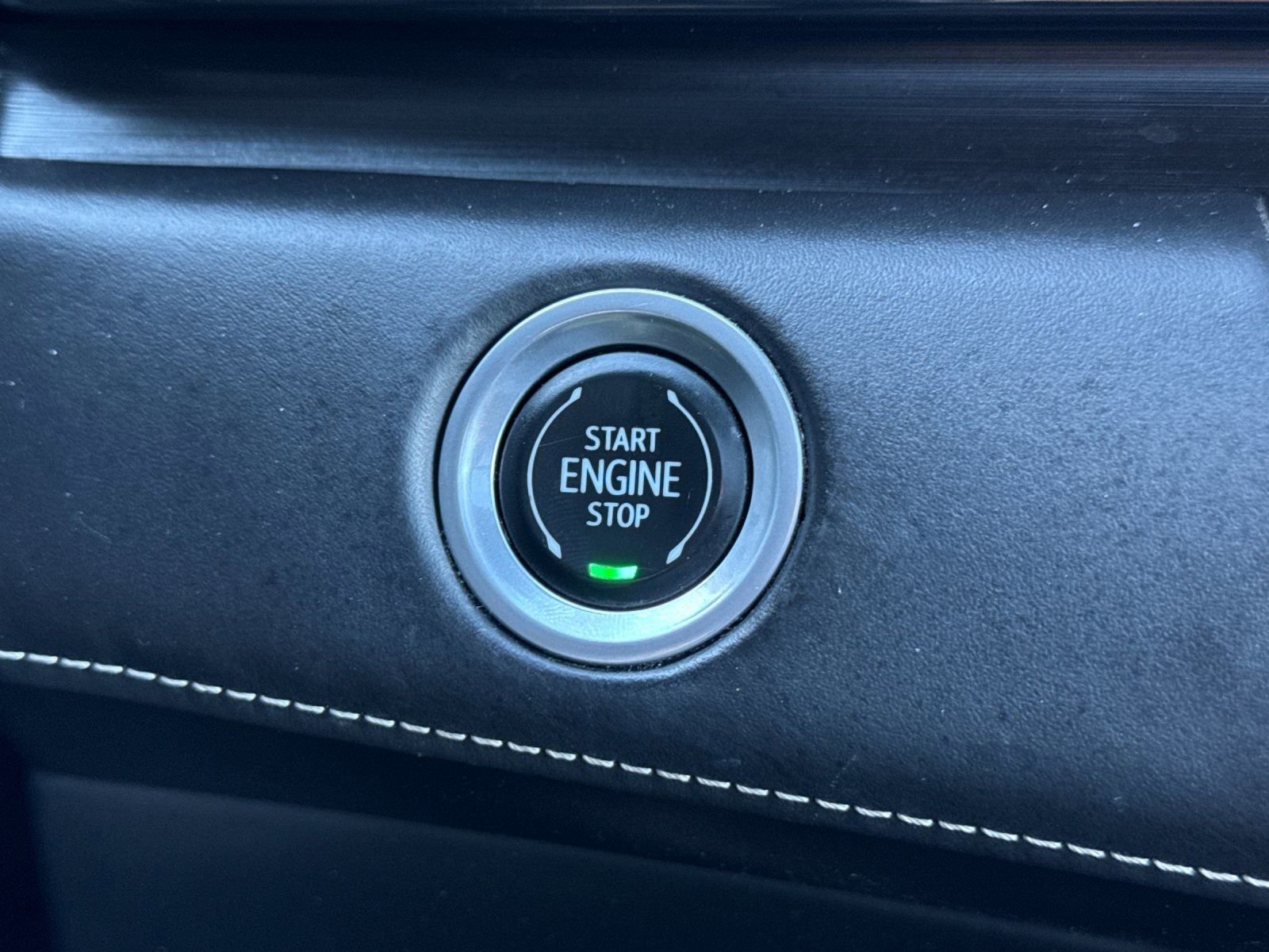 Used 2022 Cadillac Escalade ESV Sport Platinum w/ Heavy-Duty Trailer Package image 27