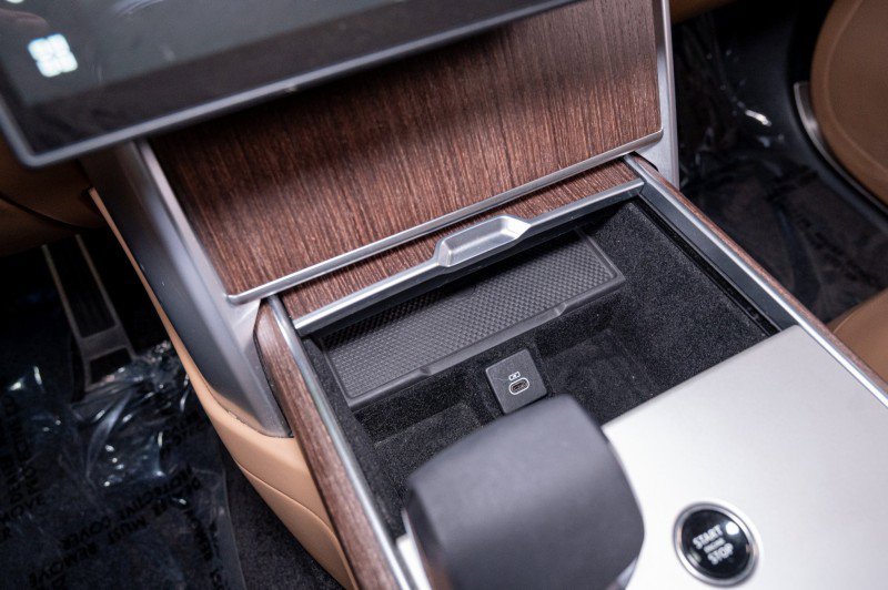 Used 2024 Land Rover Range Rover Long Wheelbase SE image 25