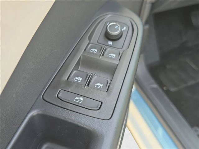 New 2026 Volkswagen Taos SE FWD image 5