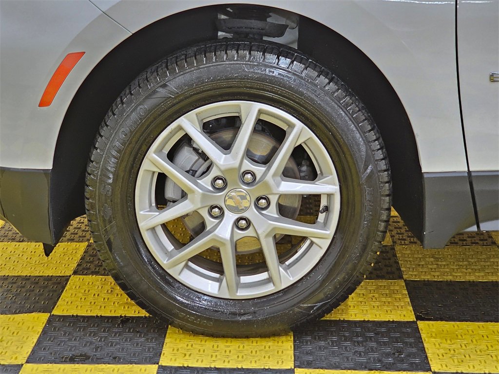 Used 2023 Chevrolet Equinox LT w/ Driver Convenience Package image 9