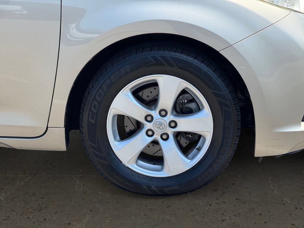 Used 2017 Toyota Sienna LE FWD image 10