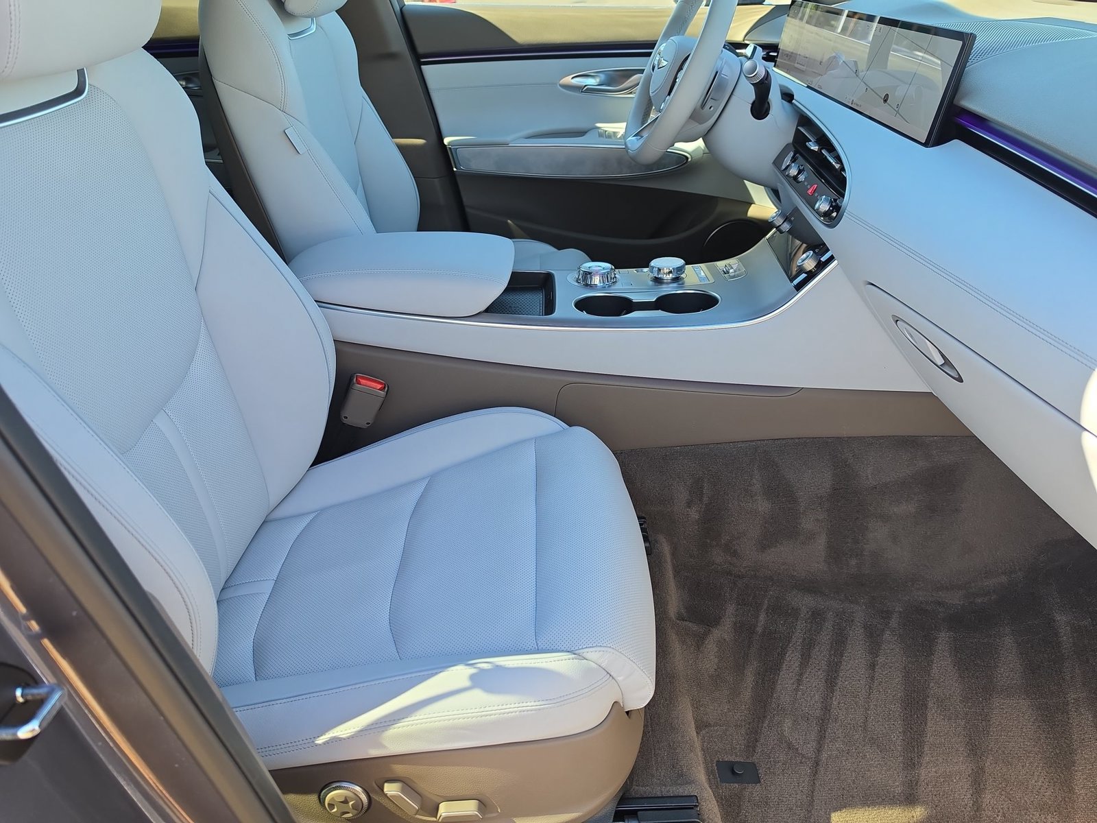 Certified 2026 Genesis Electrified GV70 Advanced AWD/4WD image 18