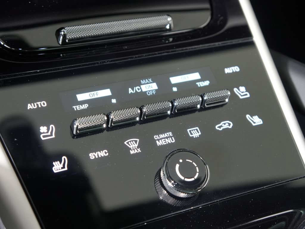 Certified 2025 Porsche Cayenne GTS AWD/4WD image 37