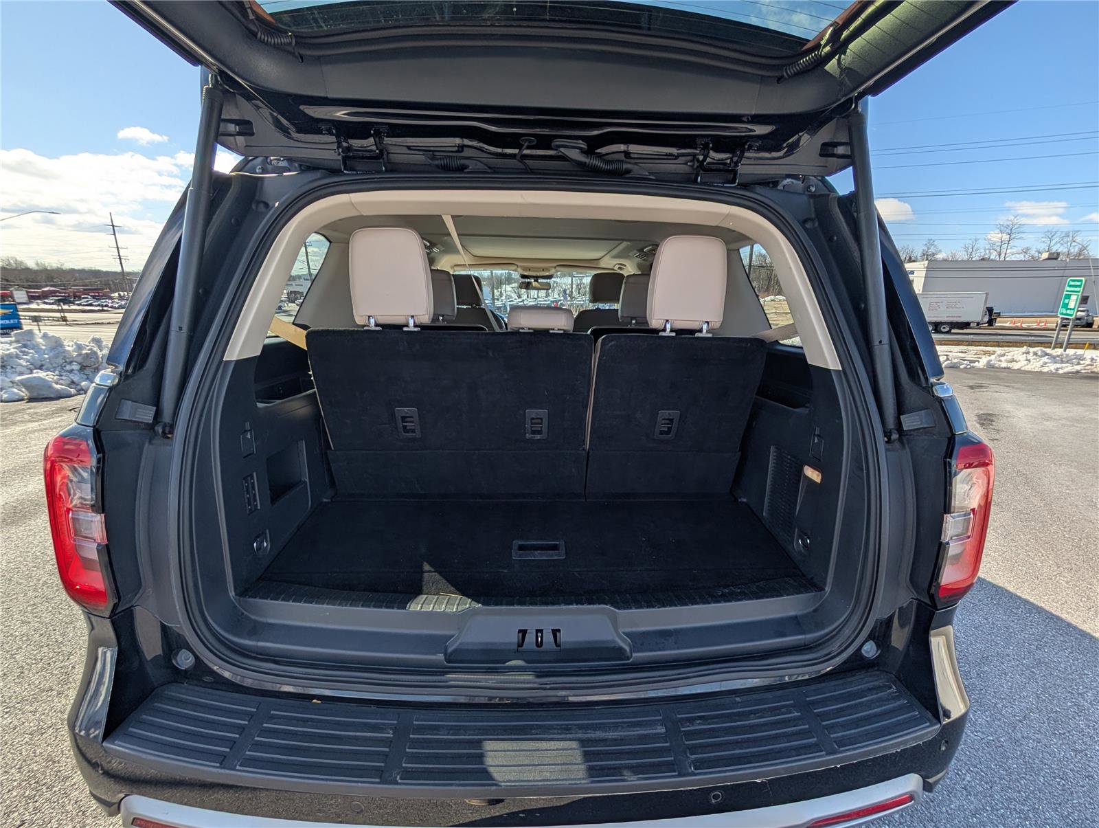 Used 2024 Ford Expedition Limited image 12