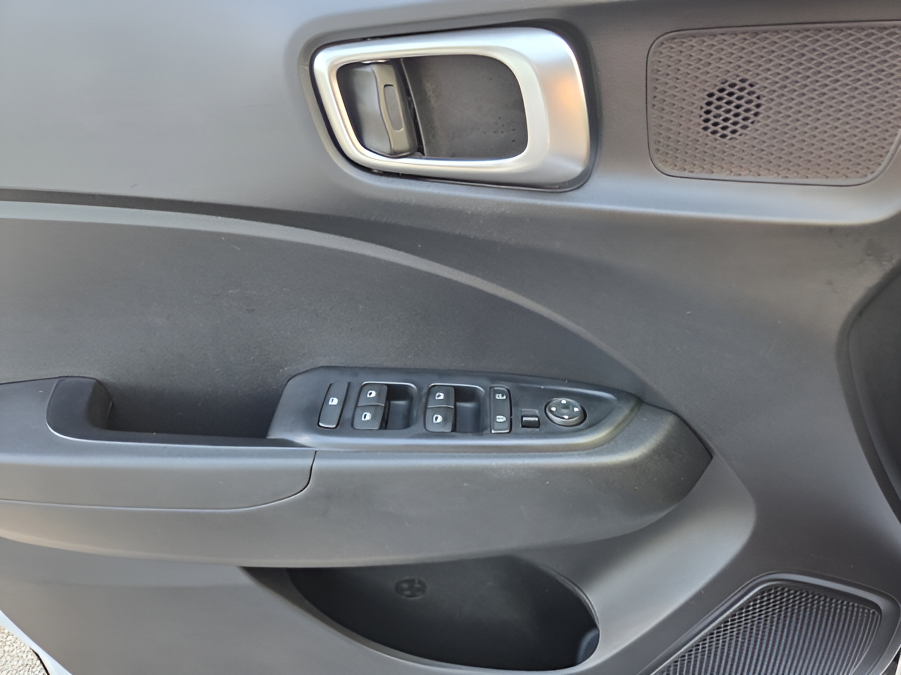 Used 2025 Hyundai Venue SEL FWD image 18