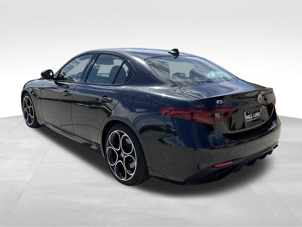 Used 2022 Alfa Romeo Giulia Veloce RWD image 9