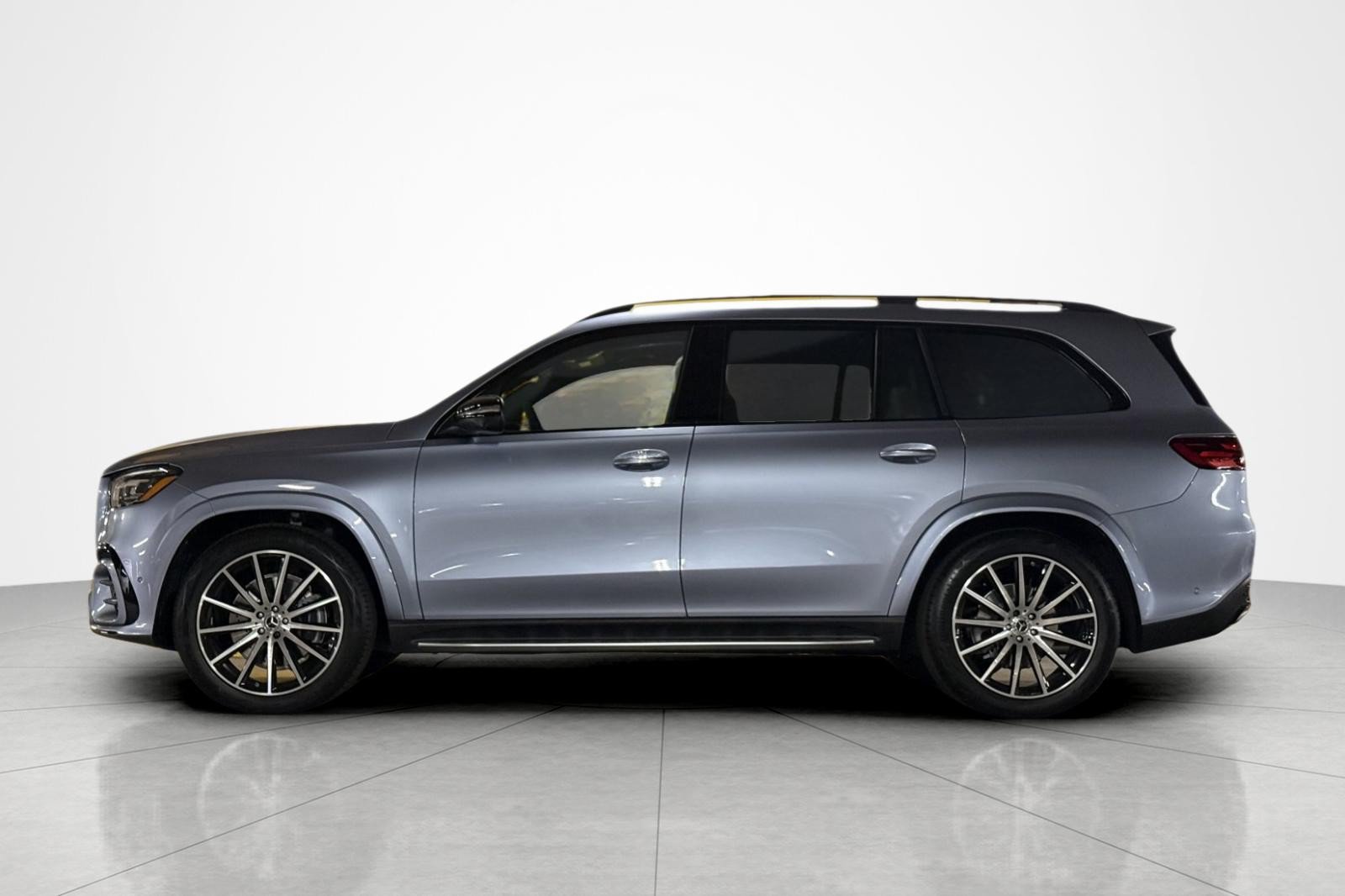 New 2026 Mercedes-Benz GLS 580 4MATIC image 2