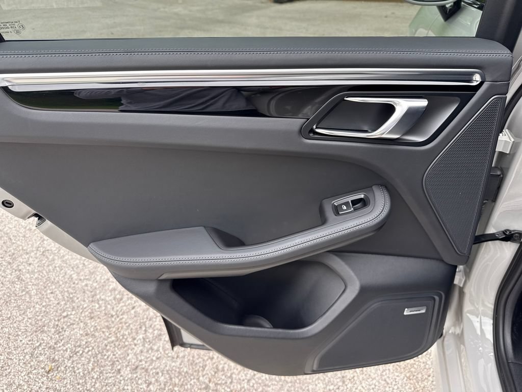 Used 2022 Porsche Macan S AWD/4WD image 24