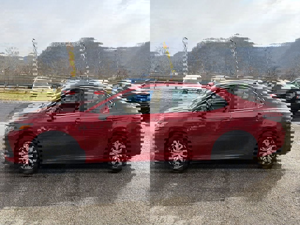 Used 2023 Toyota Camry LE image 9