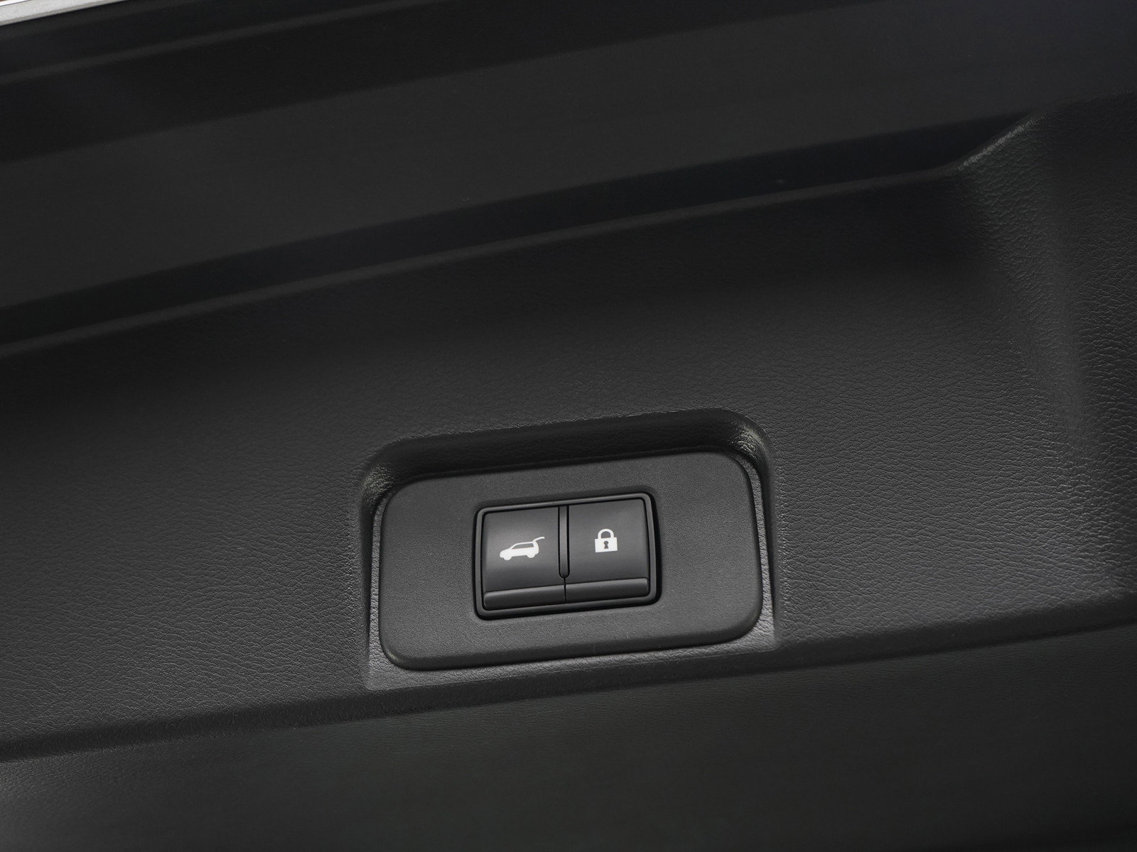 Used 2025 Nissan Rogue SV image 18