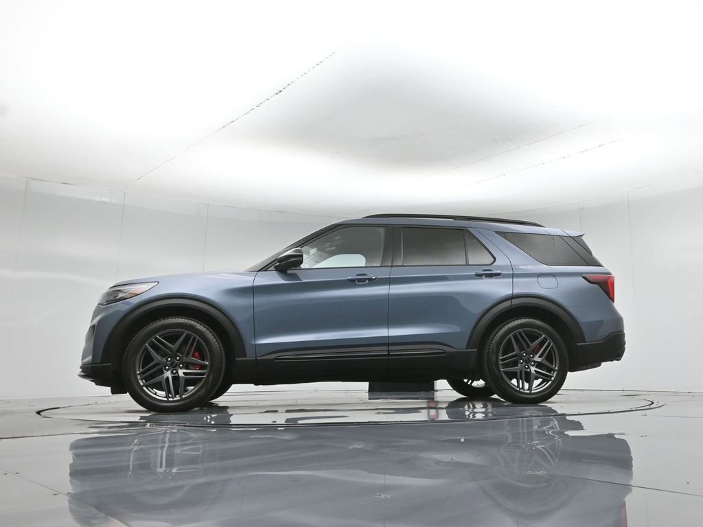 Used 2025 Ford Explorer ST image 7