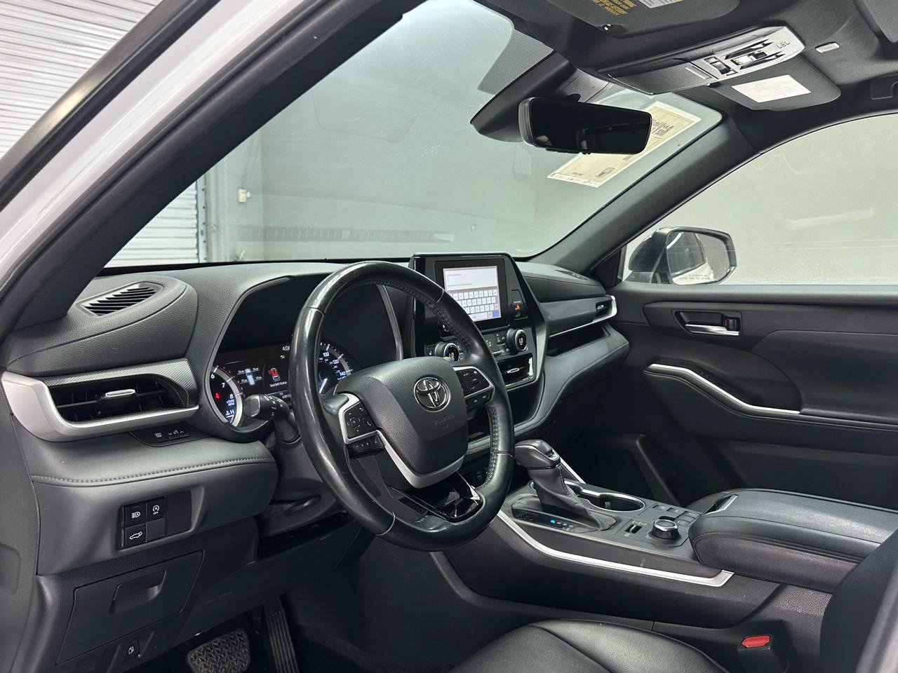 Used 2023 Toyota Highlander XSE AWD/4WD image 20