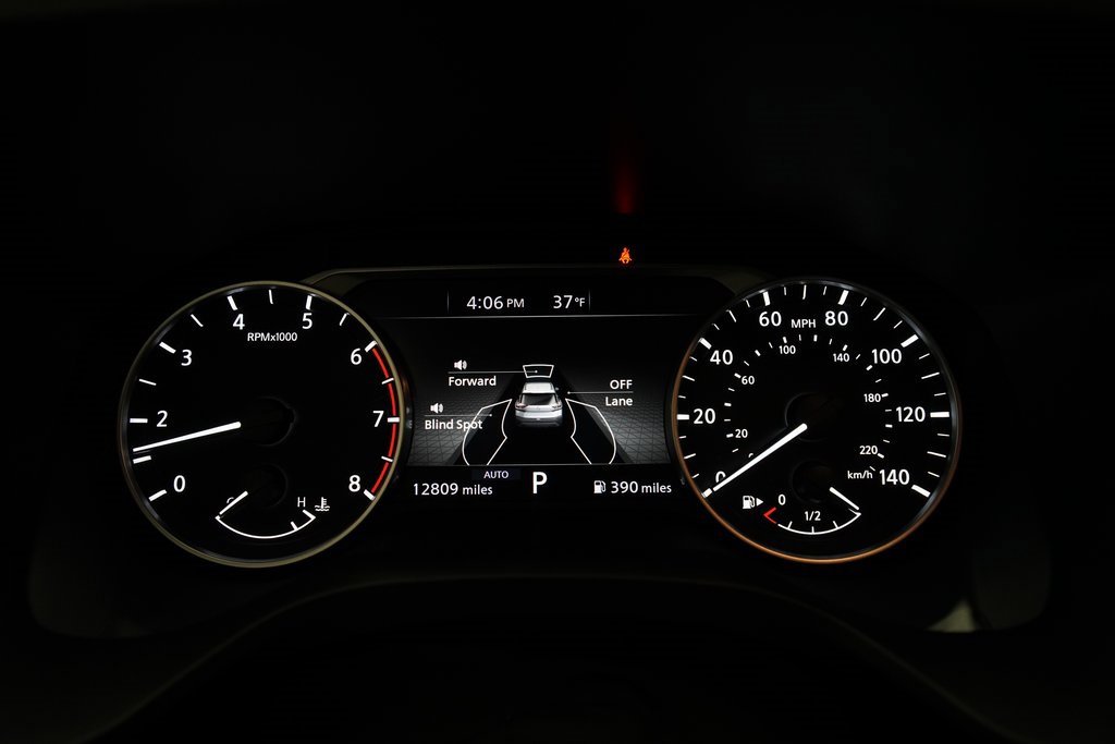 Used 2023 Nissan Rogue SL image 2