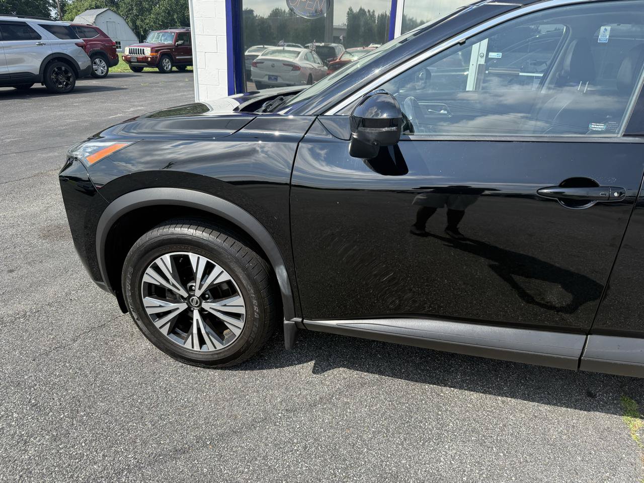 Used 2021 Nissan Rogue SV w/ Premium Package AWD/4WD image 3