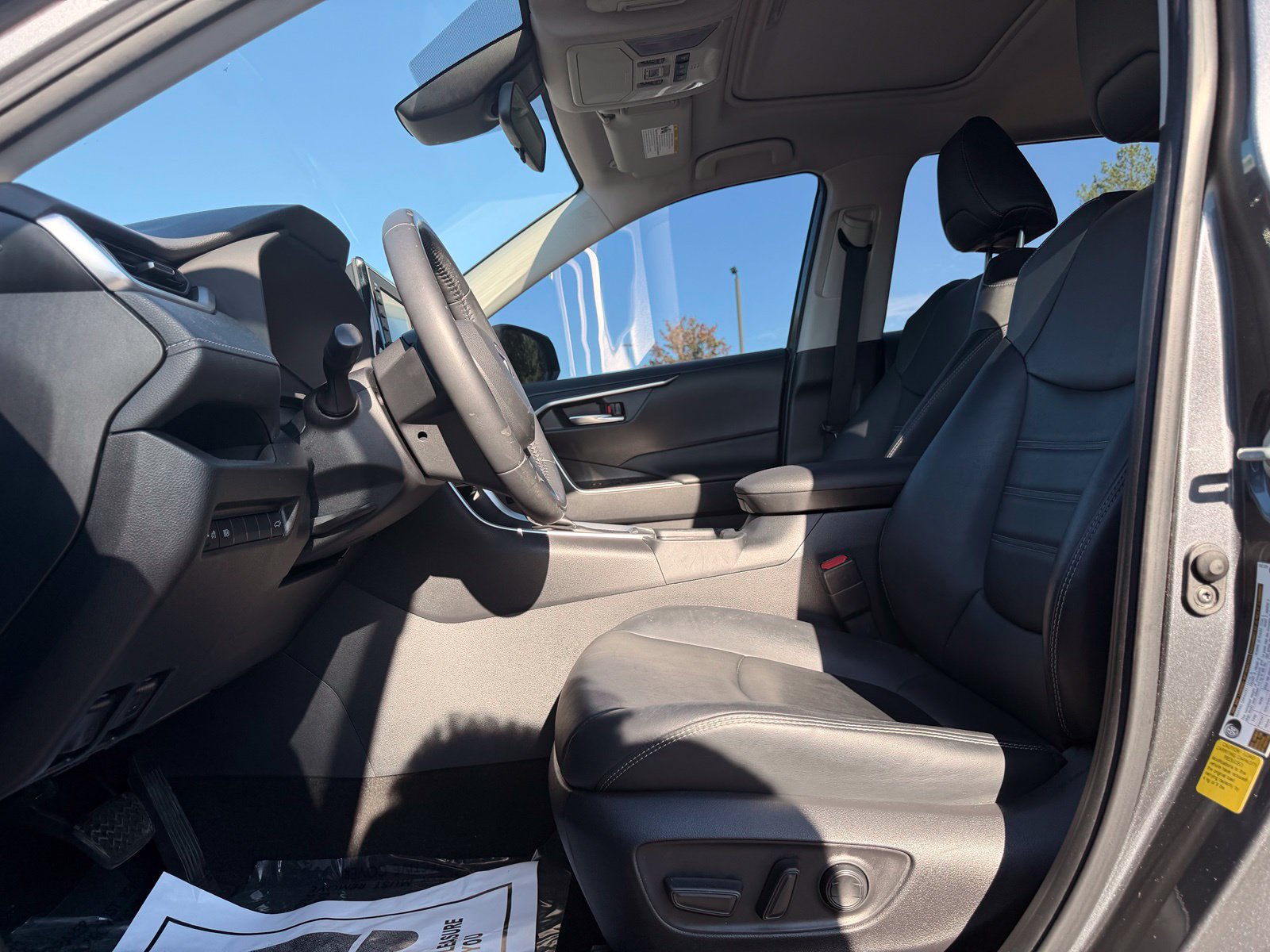 Used 2019 Toyota RAV4 XLE Premium FWD image 15