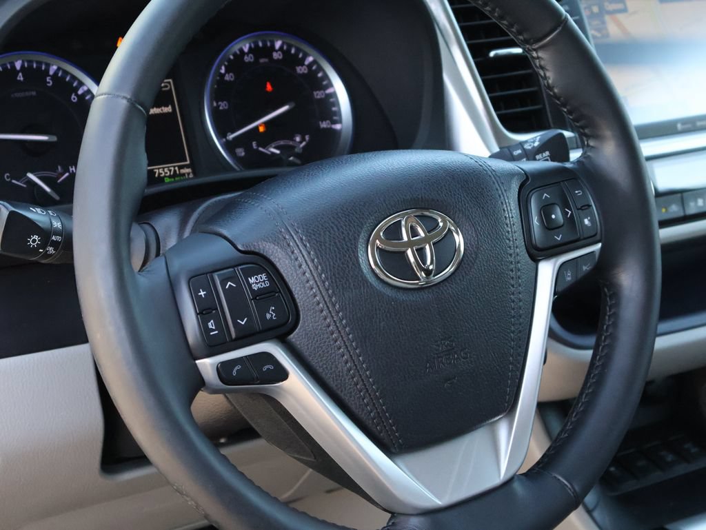 Used 2018 Toyota Highlander Limited Platinum AWD/4WD image 18
