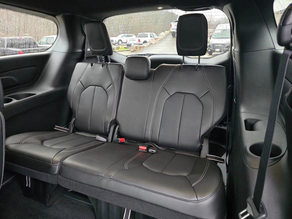 New 2026 Chrysler Pacifica Select image 11