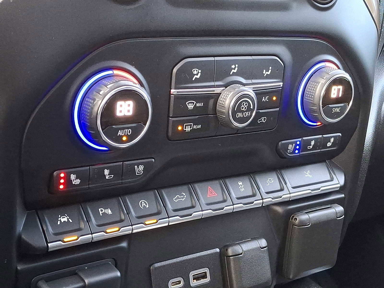 Used 2021 Chevrolet Silverado 1500 High Country w/ Technology Package image 12