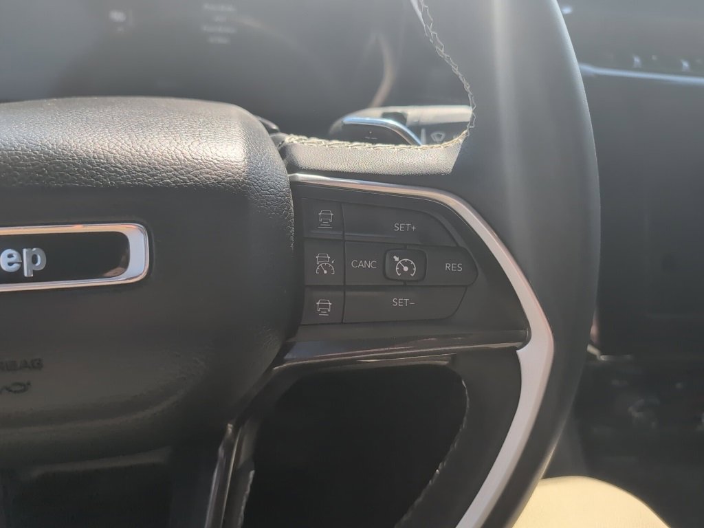 Used 2023 Jeep Grand Cherokee Altitude image 26