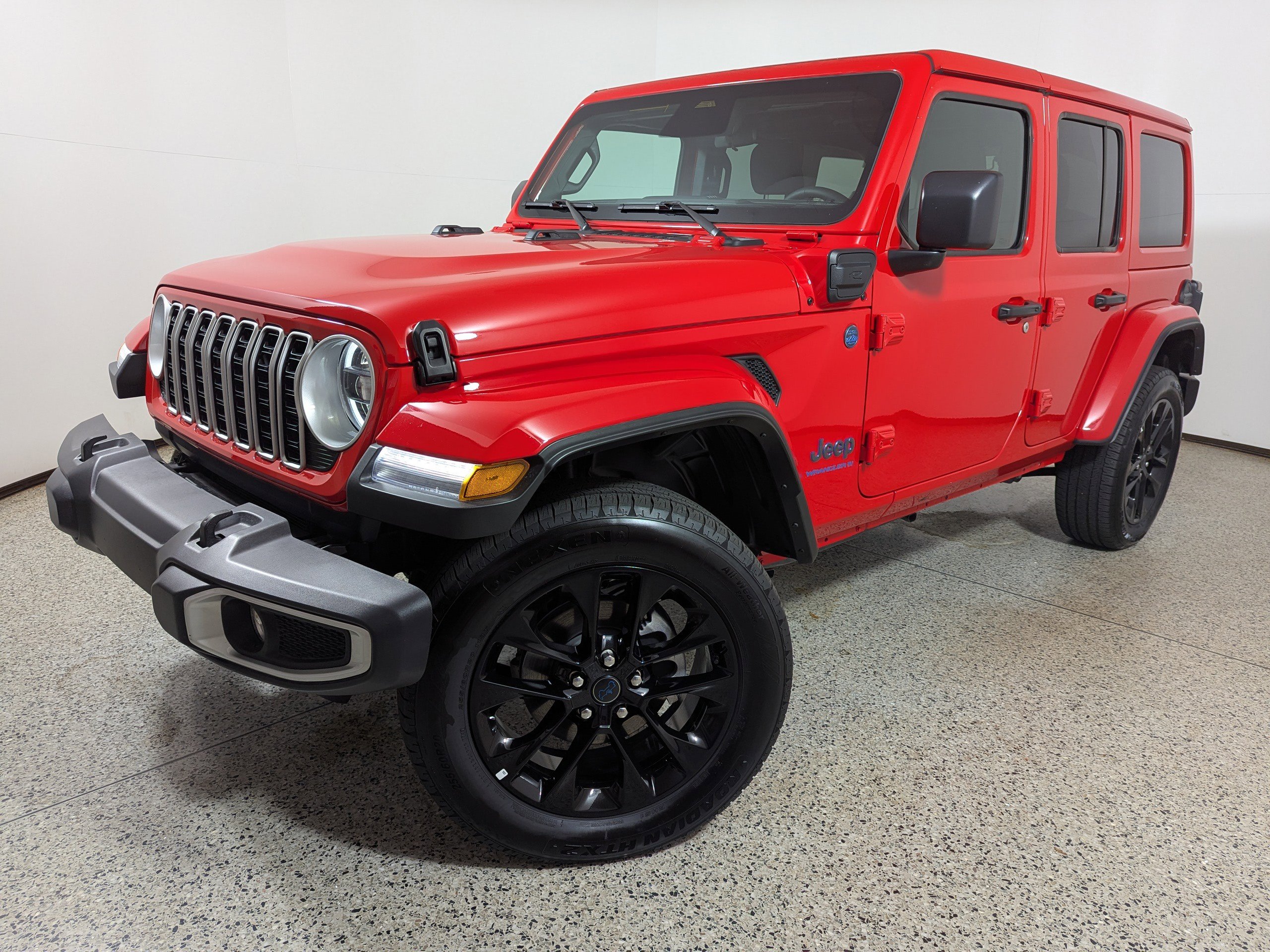 Used 2025 Jeep Wrangler Unlimited Sahara w/ Safety Group AWD/4WD image 18