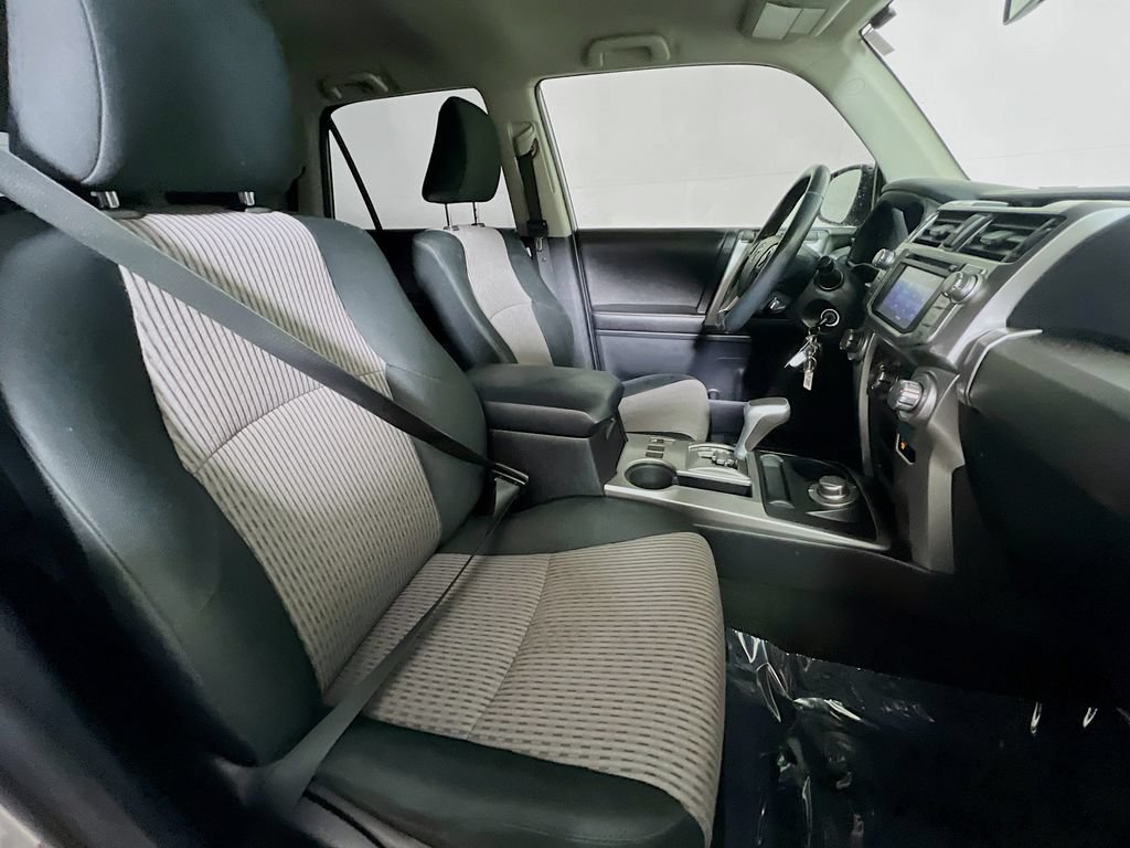 Used 2015 Toyota 4Runner SR5 AWD/4WD image 23