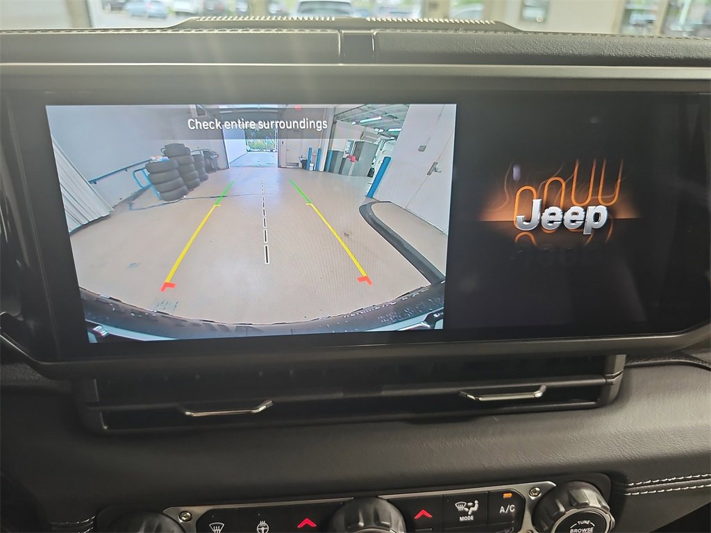 Used 2024 Jeep Wrangler Rubicon w/ Convenience Group image 28