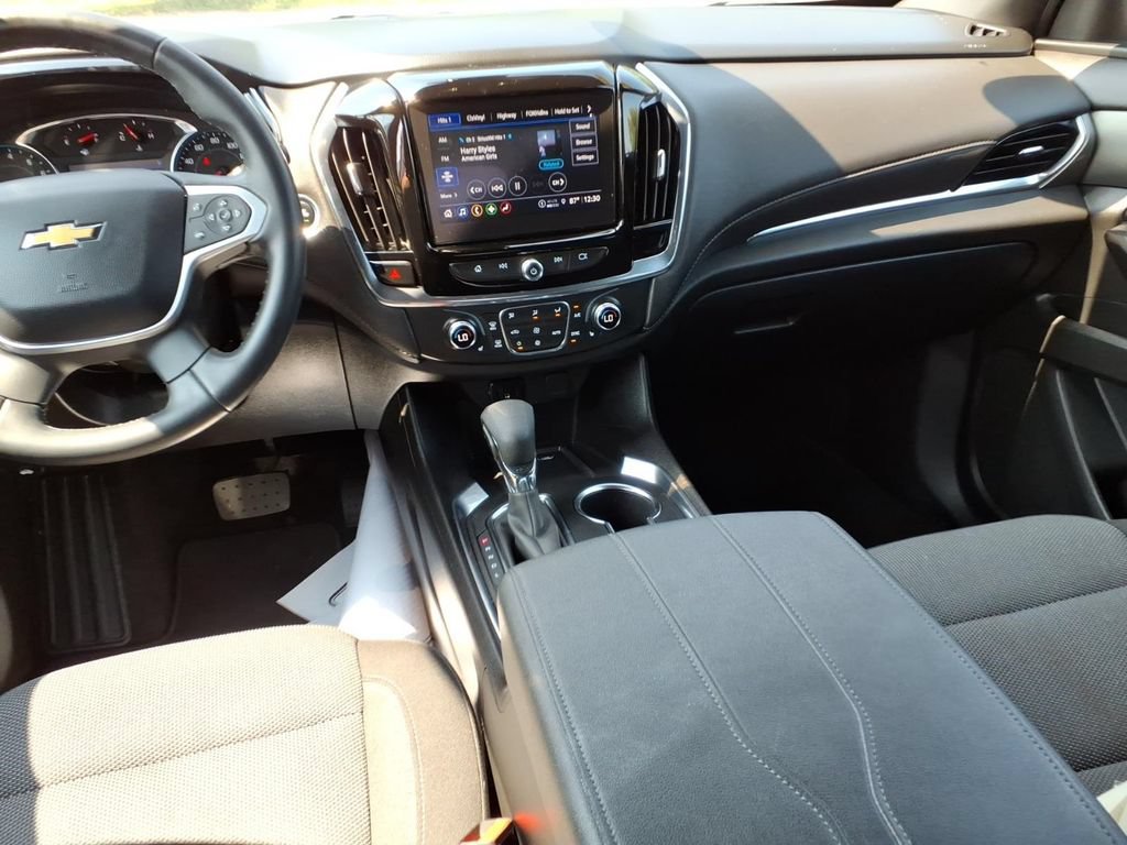 Used 2023 Chevrolet Traverse LT AWD/4WD image 11