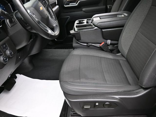 Used 2025 Chevrolet Silverado 2500 LT w/ Convenience Package image 15