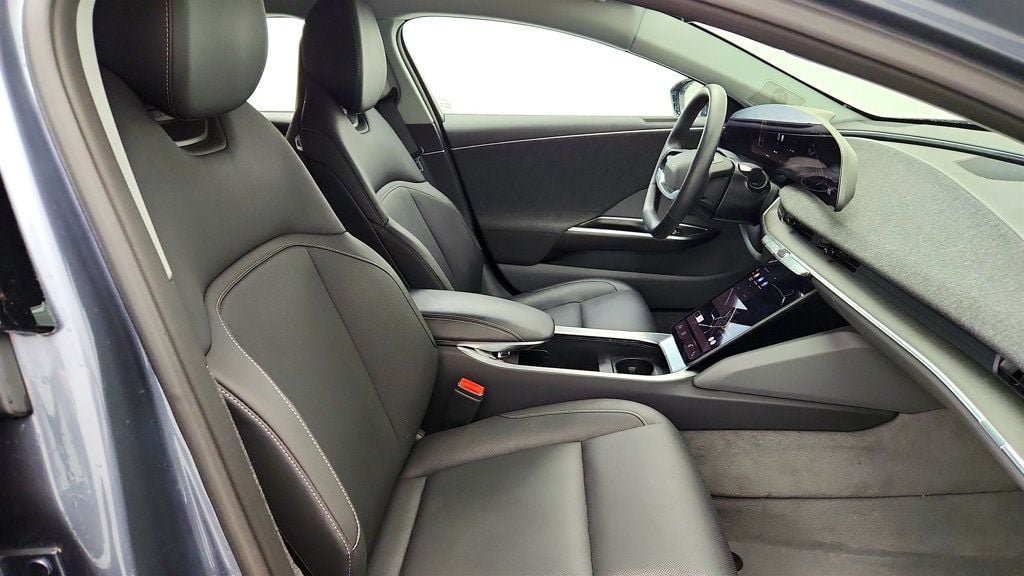 Used 2025 Lucid Air Touring AWD/4WD image 25