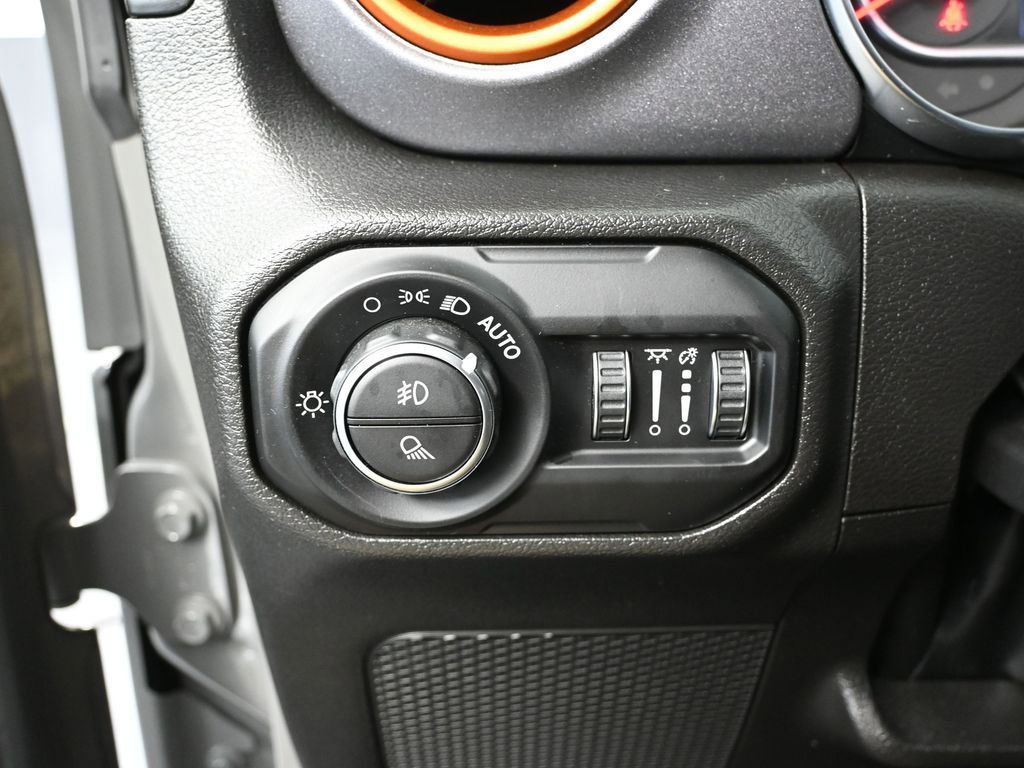 Used 2022 Jeep Gladiator Mojave w/ Auxiliary Switch Group image 32