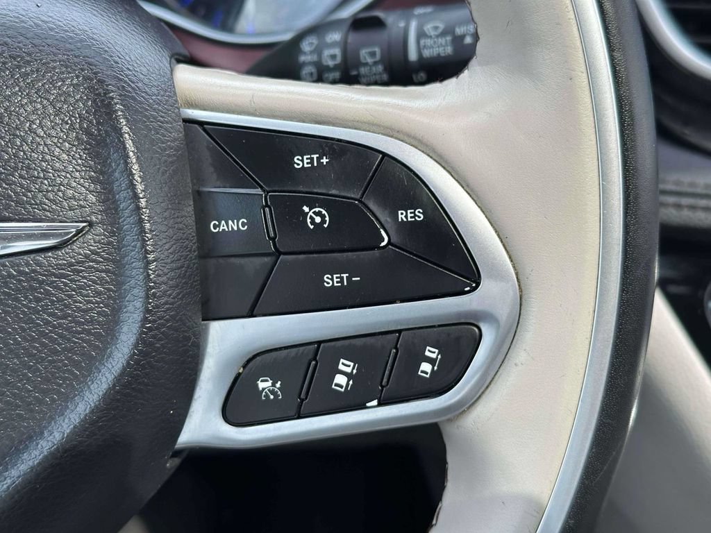 Used 2020 Chrysler Pacifica Limited w/ Advanced Safetytec Group FWD image 21