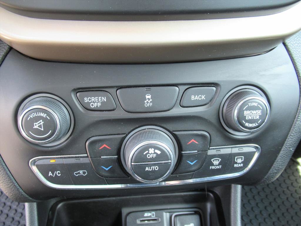 Used 2014 Jeep Cherokee Limited w/ Luxury Group image 26