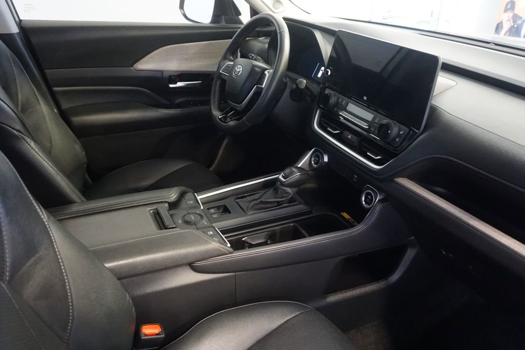Used 2024 Toyota Grand Highlander Limited image 30