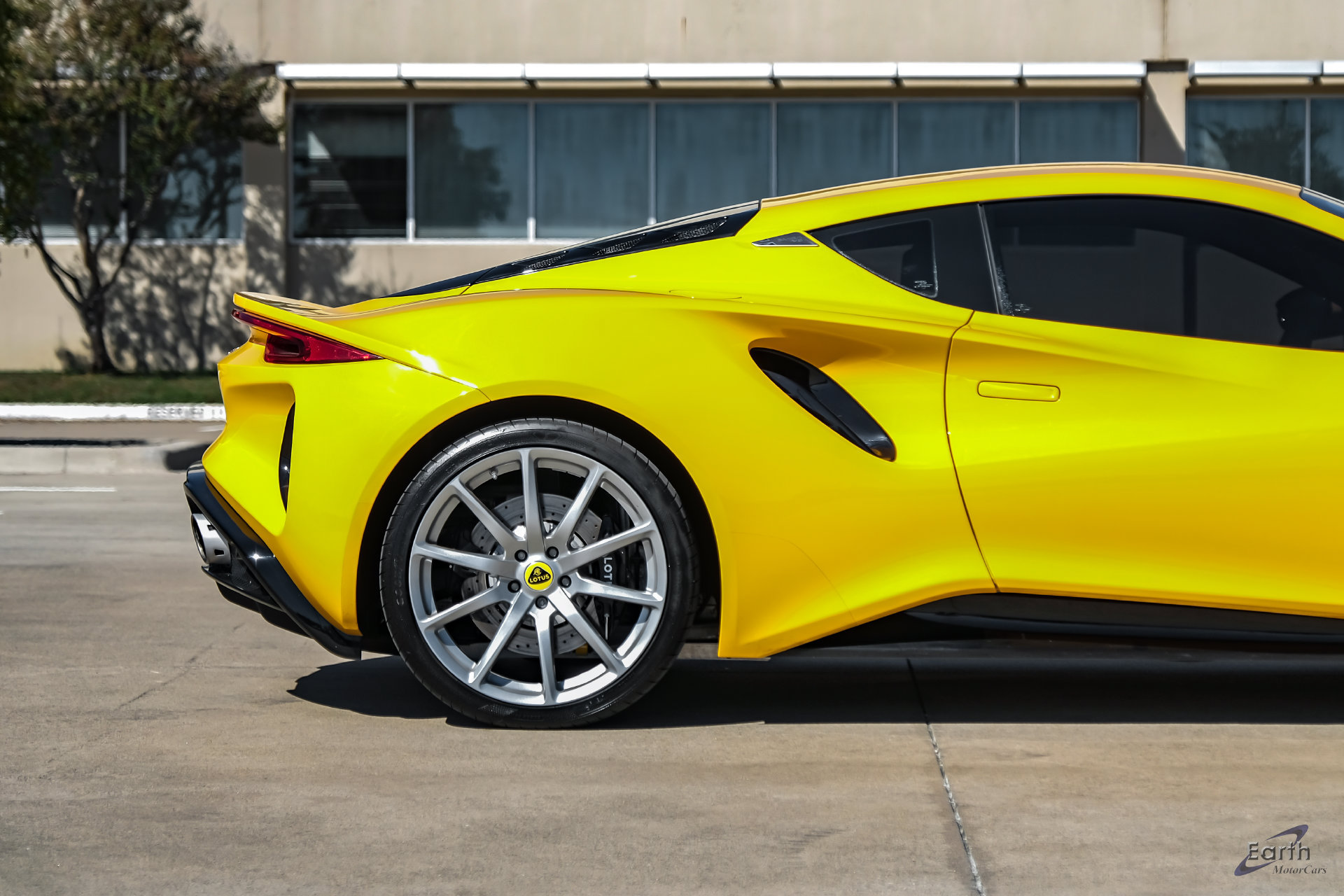 Used 2025 Lotus Emira RWD image 28