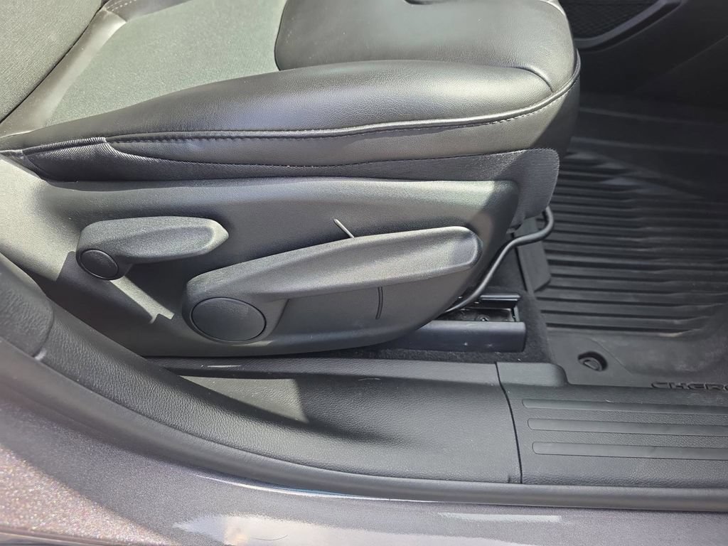 Used 2021 Jeep Cherokee Latitude Plus FWD image 32