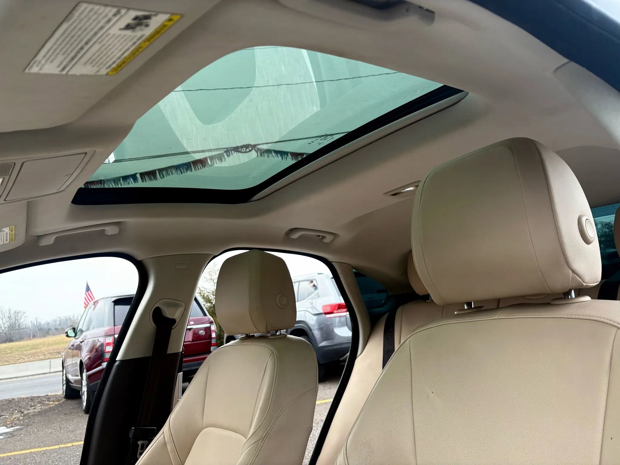 Used 2016 Jaguar XF Premium image 14