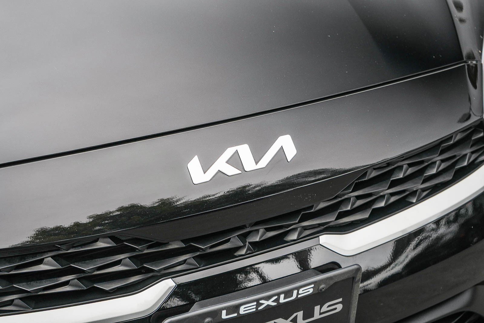 Used 2024 Kia Forte LXS w/ LXS Technology Package FWD image 9