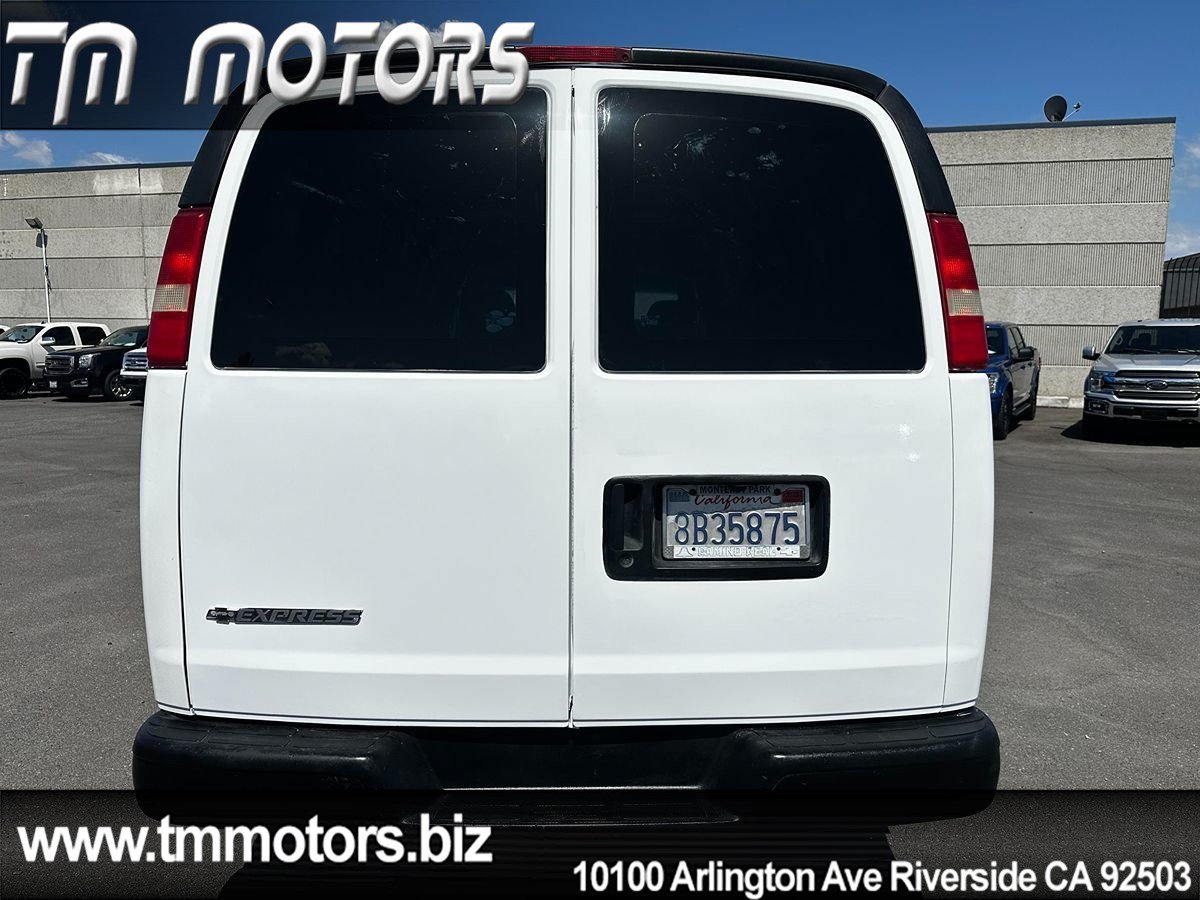 Used 2006 Chevrolet Express 2500 Extended w/ Power and Light Package RWD image 5