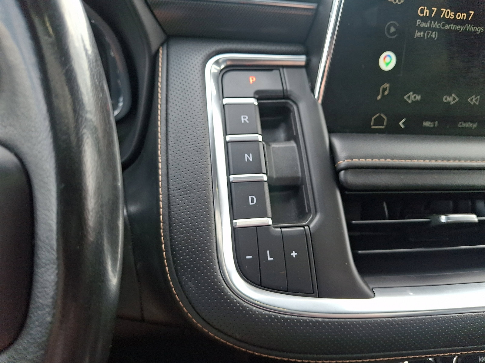 Used 2022 GMC Yukon XL AT4 image 16