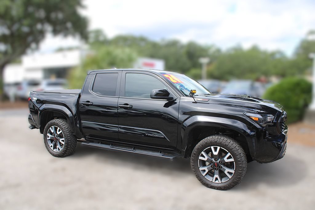 Used 2024 Toyota Tacoma TRD Sport AWD/4WD image 4