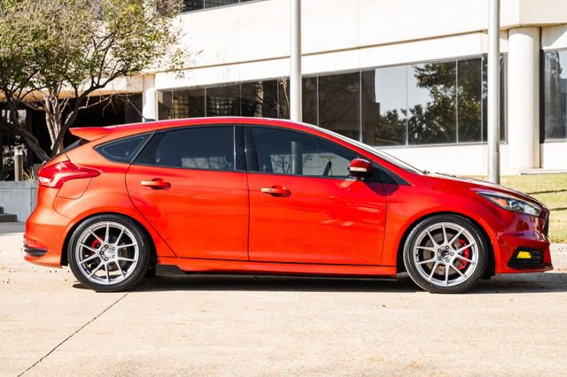 Used 2018 Ford Focus ST w/ Equipment Group 401A image 11