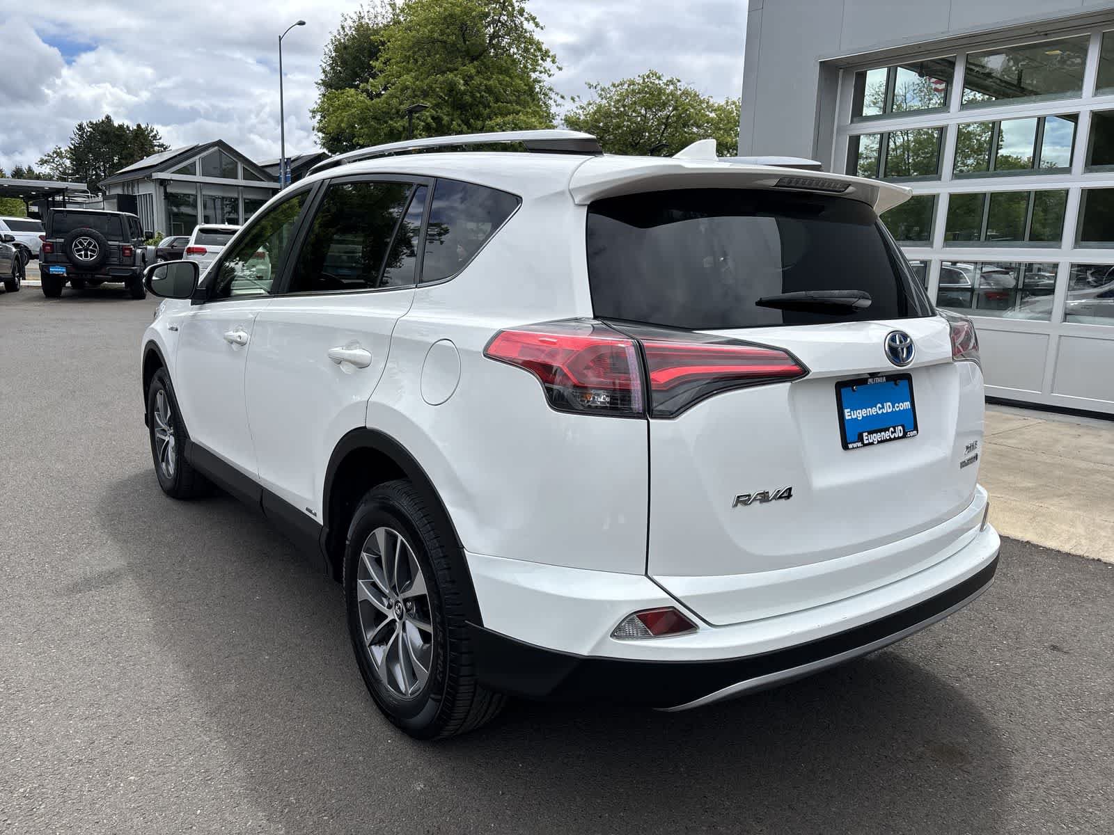 Used 2017 Toyota RAV4 XLE w/ All Weather Liner Package AWD/4WD image 3