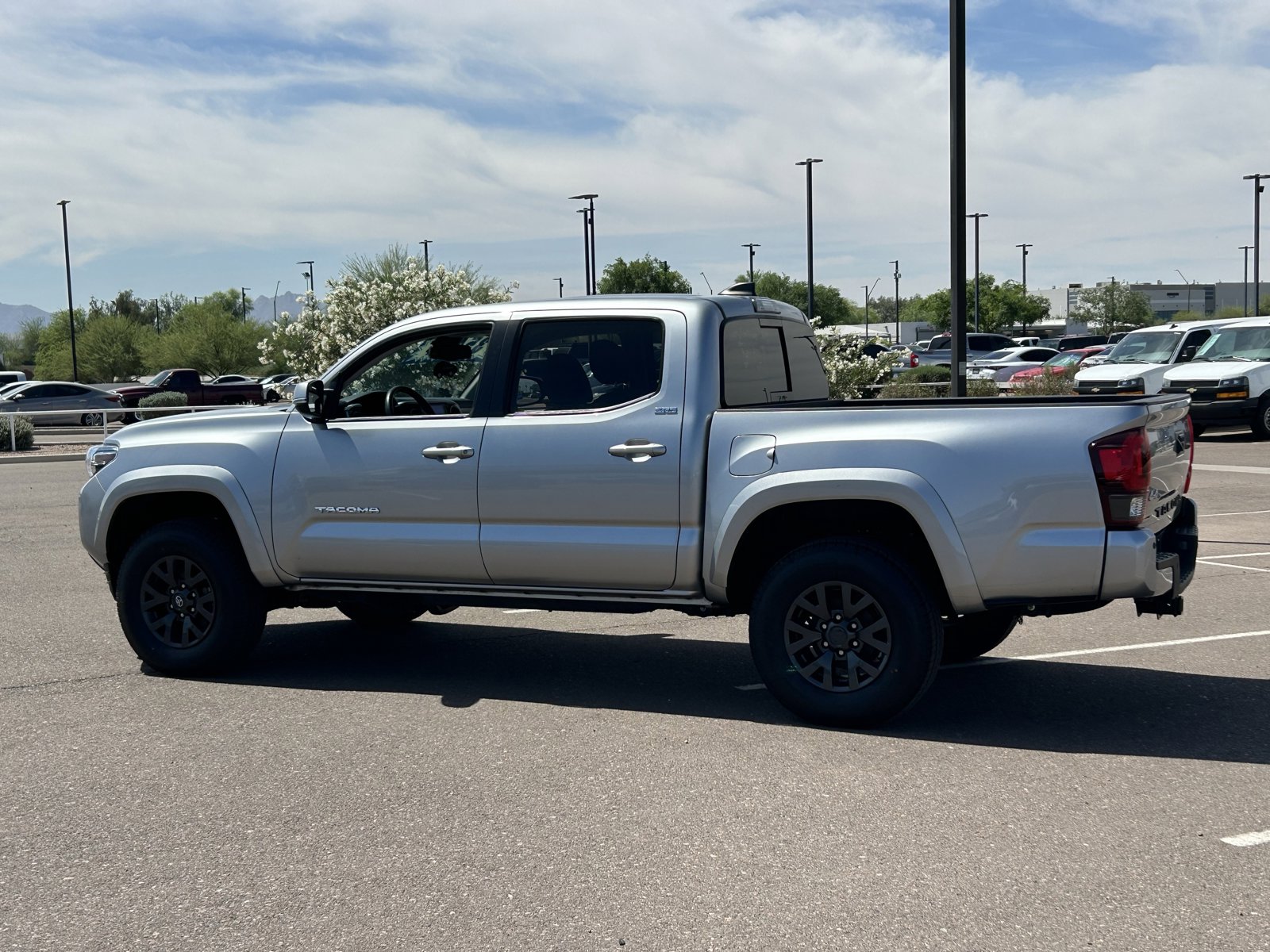 Used 2023 Toyota Tacoma SR5 AWD/4WD image 3