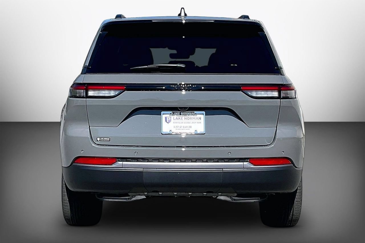 New 2027 Jeep Grand Cherokee Limited w/ Limited Altitude Package RWD image 7