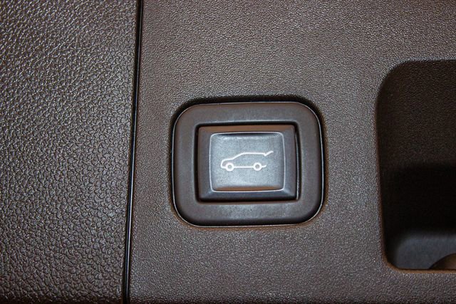 Used 2023 Cadillac XT4 Sport w/ Enhanced Visibility Package image 15