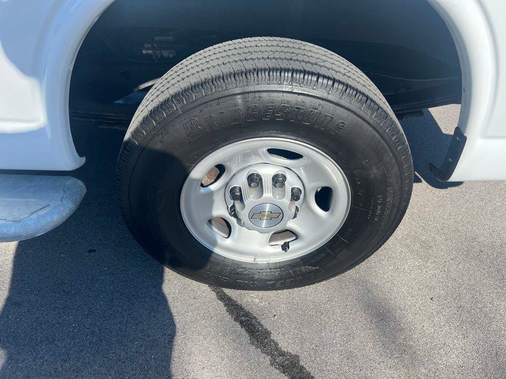 Used 2024 Chevrolet Express 2500 w/ Driver Convenience Package image 13