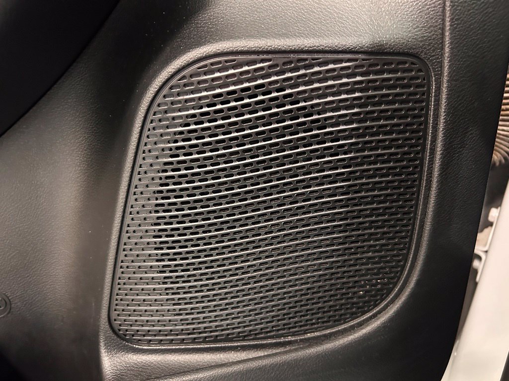 Used 2025 Chrysler Pacifica Select FWD image 12