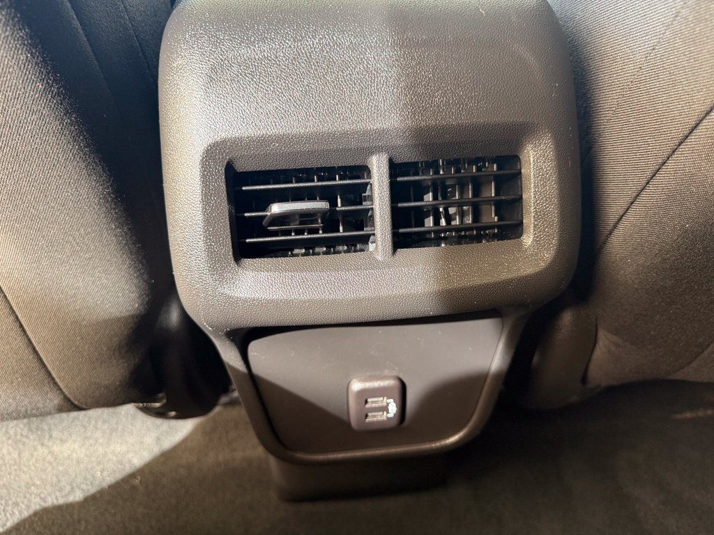 Used 2023 Chevrolet Equinox LT FWD image 18